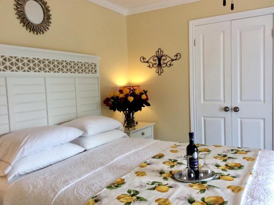 Bed and Breakfast Via Veneto - Old Town Ниагара-он-те-Лейк Номер фото
